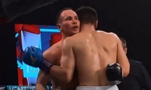 Подробнее о статье Издевательский жест россиянина во время боя с казахстанским боксером попал на видео