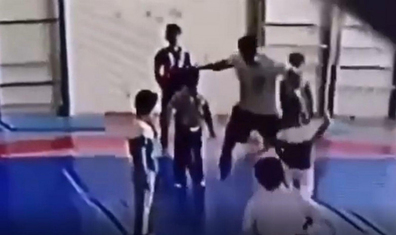 Вы сейчас просматриваете ВИДЕО. 18+. В Азербайджане тренер забил до смерти 7-летнего мальчика