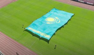 Подробнее о статье Видео. Самый большой флаг Казахстана развернули в Финляндии