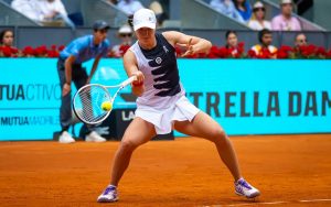 Подробнее о статье Ига Свёнтек отдала Веронике Кудерметовой два гейма в полуфинале турнира в Мадриде