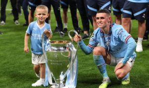 Подробнее о статье Сын полузащитника «Манчестер Сити» неожиданно стал новой звездой Instagram