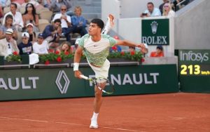 Подробнее о статье Карлос Алькараз обыграл Дениса Шаповалова в третьем круге French Open