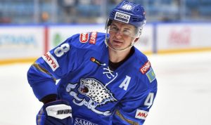 Подробнее о статье Ветеран казахстанского хоккея официально вернулся в «Барыс»
