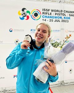 Подробнее о статье Арина Алтухова завоевала “серебро” юниорского чемпионата мира по пулевой стрельбе