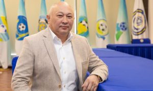 Подробнее о статье Адилет Барменкулов: Верю, что Казахстан достигнет уровня, когда мы сможем принимать футбольные мероприятия мирового масштаба