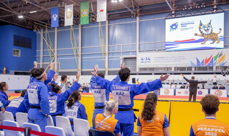Вы сейчас просматриваете Казахстанские спортсмены выиграли серебро командного турнира по дзюдо в рамках II Игр стран СНГ