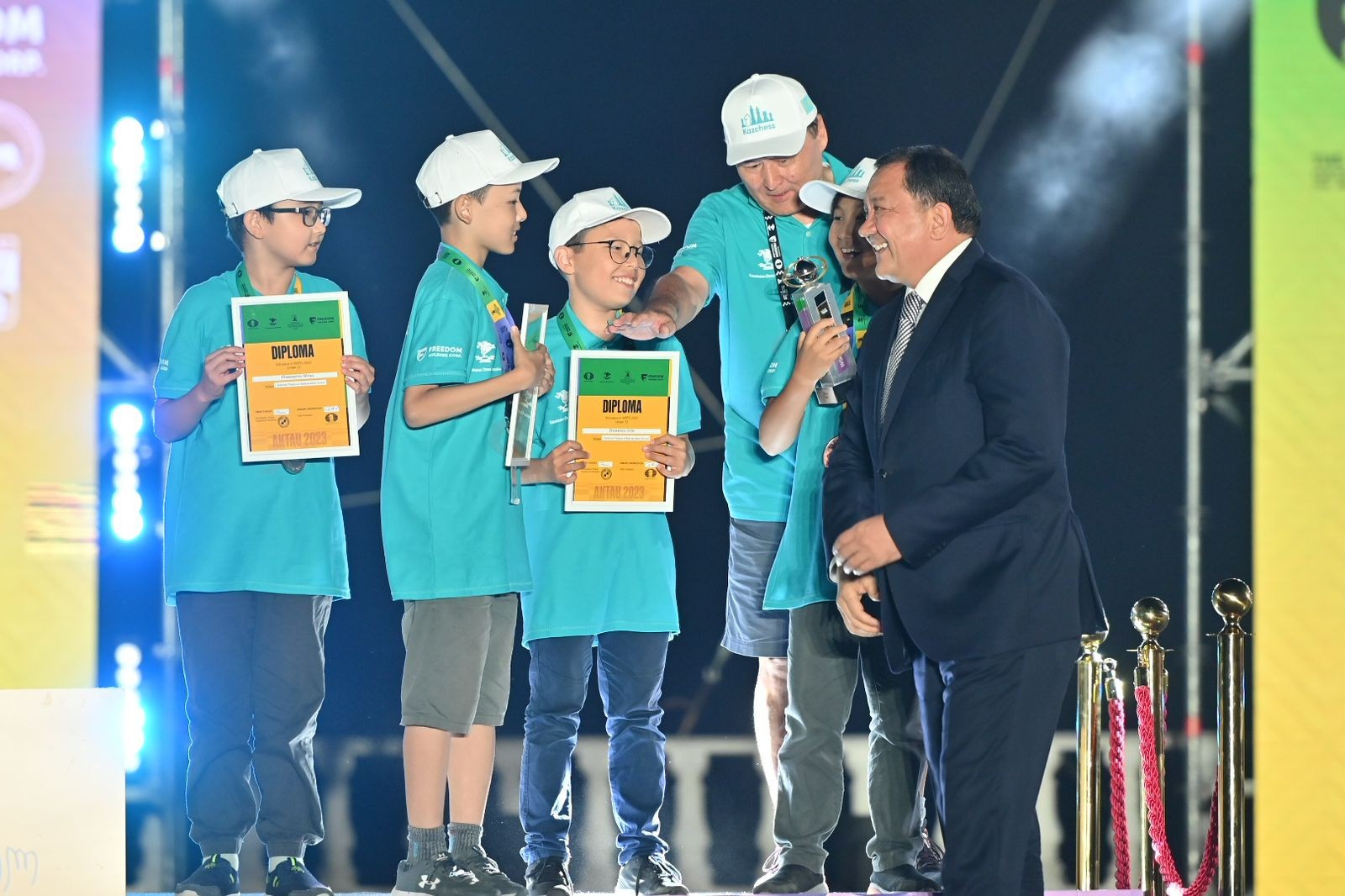 Вы сейчас просматриваете Казахстанские школьники выиграли серебро и бронзу на чемпионате мира по шахматам