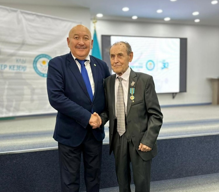 Вы сейчас просматриваете НОК РК отметил деятелей спорта Абайской области за вклад в развитие Олимпийского движения в Казахстане