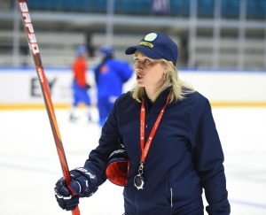 Подробнее о статье Виктория Сазонова: Очень важно сейчас развивать молодежь, чтобы к определенному времени иметь полноценный резерв из своих хоккеисток