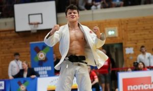 Подробнее о статье ВИДЕО. Казахстанский дзюдоист завоевал бронзовую медаль на Гран-при в Загребе