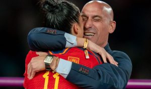 Подробнее о статье ФИФА отстранила президента испанской футбольной федерации за поцелуй с футболисткой