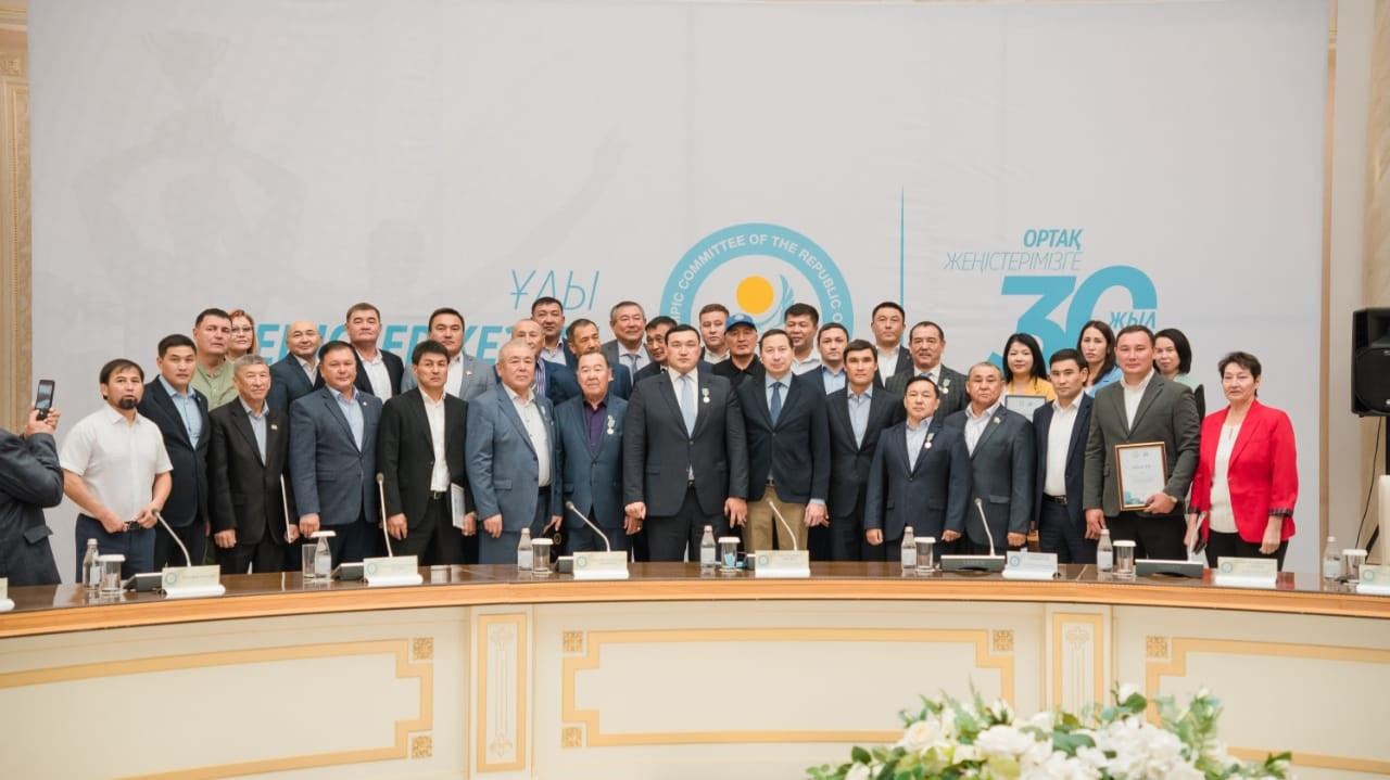Вы сейчас просматриваете НОК РК отметил деятелей спорта Жетысуской области за вклад в развитие Олимпийского движения в Казахстане
