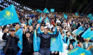 Подробнее о статье Видео. Фанаты сборных Казахстана и Северной Ирландии исполнили культовую песню