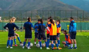 Подробнее о статье Женская сборная Казахстана по футболу удачно стартовала в Лиге наций УЕФА