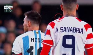Подробнее о статье ВИДЕО. Парагвайский футболист плюнул в Месси во время матча