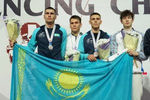 Подробнее о статье Казахстанские фехтовальщики завоевали пять медалей на молодежном чемпионате Азии в Алматы