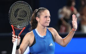Подробнее о статье Дарья Касаткина обыграла Барбору Крейчикову в матче малого Итогового турнира WTA