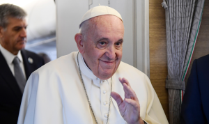 Подробнее о статье Папа Римский выбрал между Месси, Марадоной и Пеле