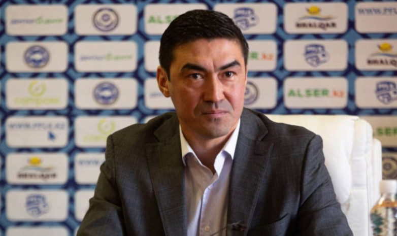 Вы сейчас просматриваете Известный казахстанский футболист сделал щедрый подарок своему первому тренеру