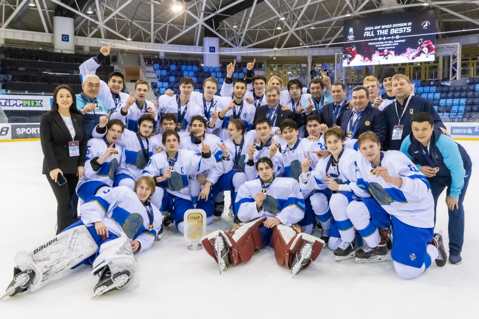 Вы сейчас просматриваете Впервые в истории три хоккейные сборные Казахстана сыграют в элите чемпионата мира