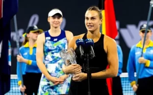 Подробнее о статье Елена Рыбакина – о разгроме Соболенко в финале турнира в Брисбене: Вряд ли один результат сильно на неё повлияет