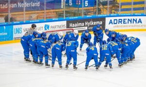 Подробнее о статье ВИДЕО. Женская сборная Казахстана (U18) одержала первую победу на ЧМ по хоккею