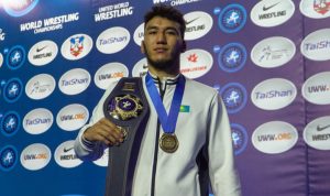 Подробнее о статье Сенсационному чемпиону мира из Казахстана сделали необычный и дорогой подарок
