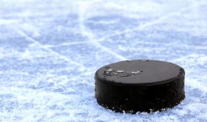 Подробнее о статье Массовой дракой закончился матч молодежных хоккейных команд в Уральске