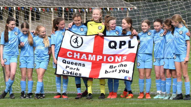 Вы сейчас просматриваете В Англии футбольная команда девочек выиграла чемпионат для мальчиков