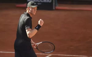 Подробнее о статье “Ролан Гаррос”. Синнер начал турнир с победы над Артуром Риндеркнехом. Янник не проигрывает на “Больших шлемах” на протяжении 15 матчей