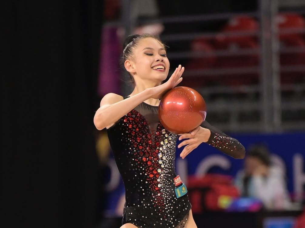 Вы сейчас просматриваете Гимнастка Акмарал Ерекешева дважды вышла в финал юниорского чемпионата мира с первого места