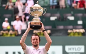 Подробнее о статье Александр Бублик вышел на третье место по количеству титулов в Галле. Больше только у Кафельникова и Федерера