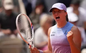 Подробнее о статье Монреаль (WTA). Ига Швёнтек отдала лишь четыре гейма Гуо Ханью во втором раунде