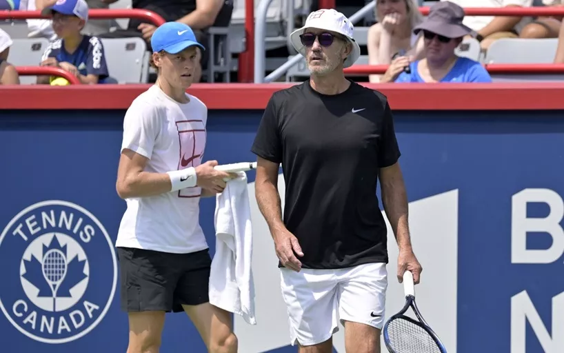 Вы сейчас просматриваете La Repubblica: Даррен Кэхилл не будет сопровождать Янника Синнера на US Open