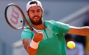 Подробнее о статье Карен Хачанов о договорных матчах в теннисе: Не обязательно проигрывать 1/6, 1/6. Можно доводить до мельчайших ситуаций, которые никогда не будут видны