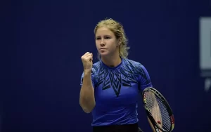 Подробнее о статье Анастасия Захарова обыграла Элину Аванесян и вышла во второй круг US Open-2025