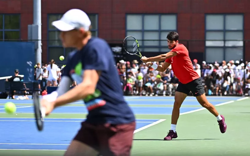 Вы сейчас просматриваете Карлос Алькарас станет первой ракеткой мира, если проведёт US Open не хуже Янника Синнера