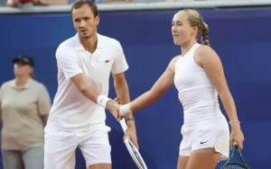 Подробнее о статье US Open (микст). Даниил Медведев и Мирра Андреева прошли Новака Джоковича и Ольгу Данилович в первом круге