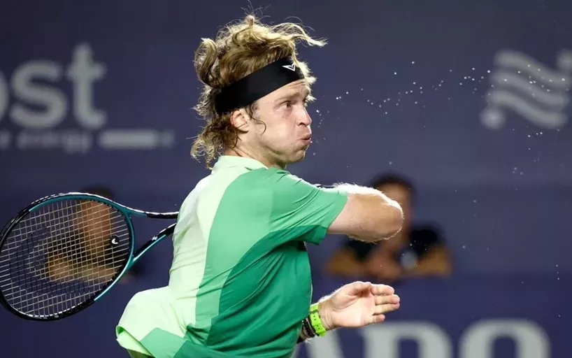 Вы сейчас просматриваете Андрей Рублёв предположил, почему Алехандро Давидович Фокина снялся с их матча в Торонто