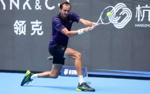 Подробнее о статье Ханчжоу. Даниил Медведев упустил подачу на матч в четвертьфинале турнира ATP 250