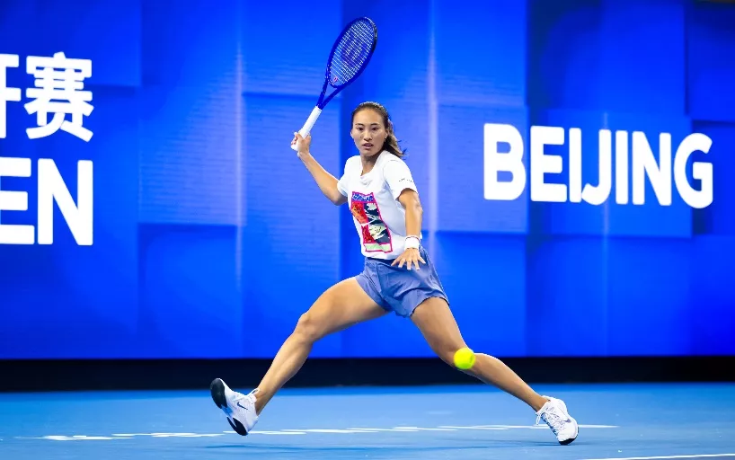 Подробнее о статье Пекин. Чжэн Циньвэнь одержала победу в первом матче с Уимблдона
